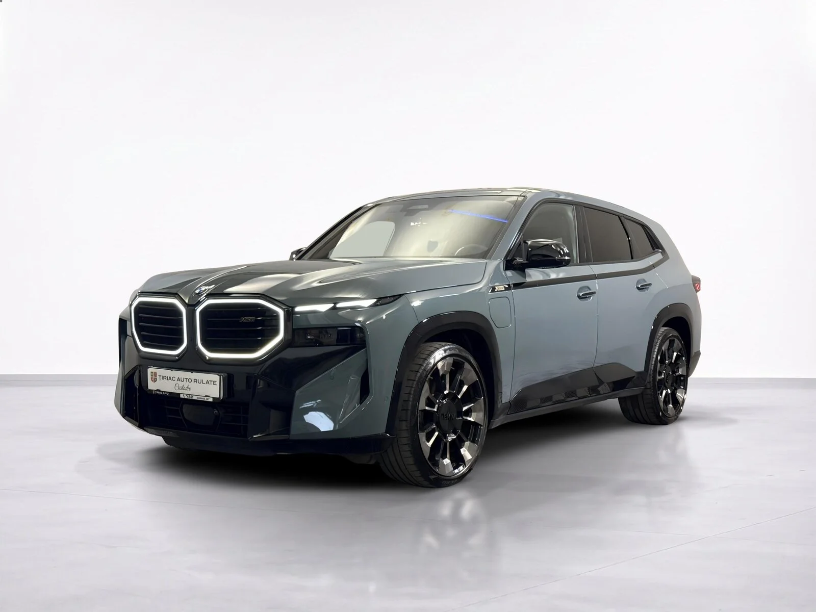 BMW XM PLUG-IN HYBRID