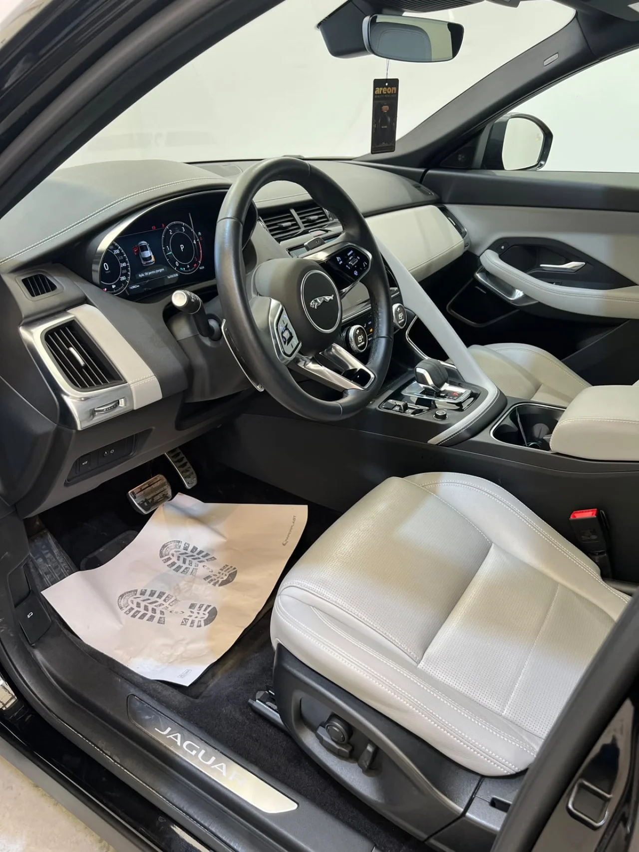JAGUAR E-Pace în leasing operațional MOOV