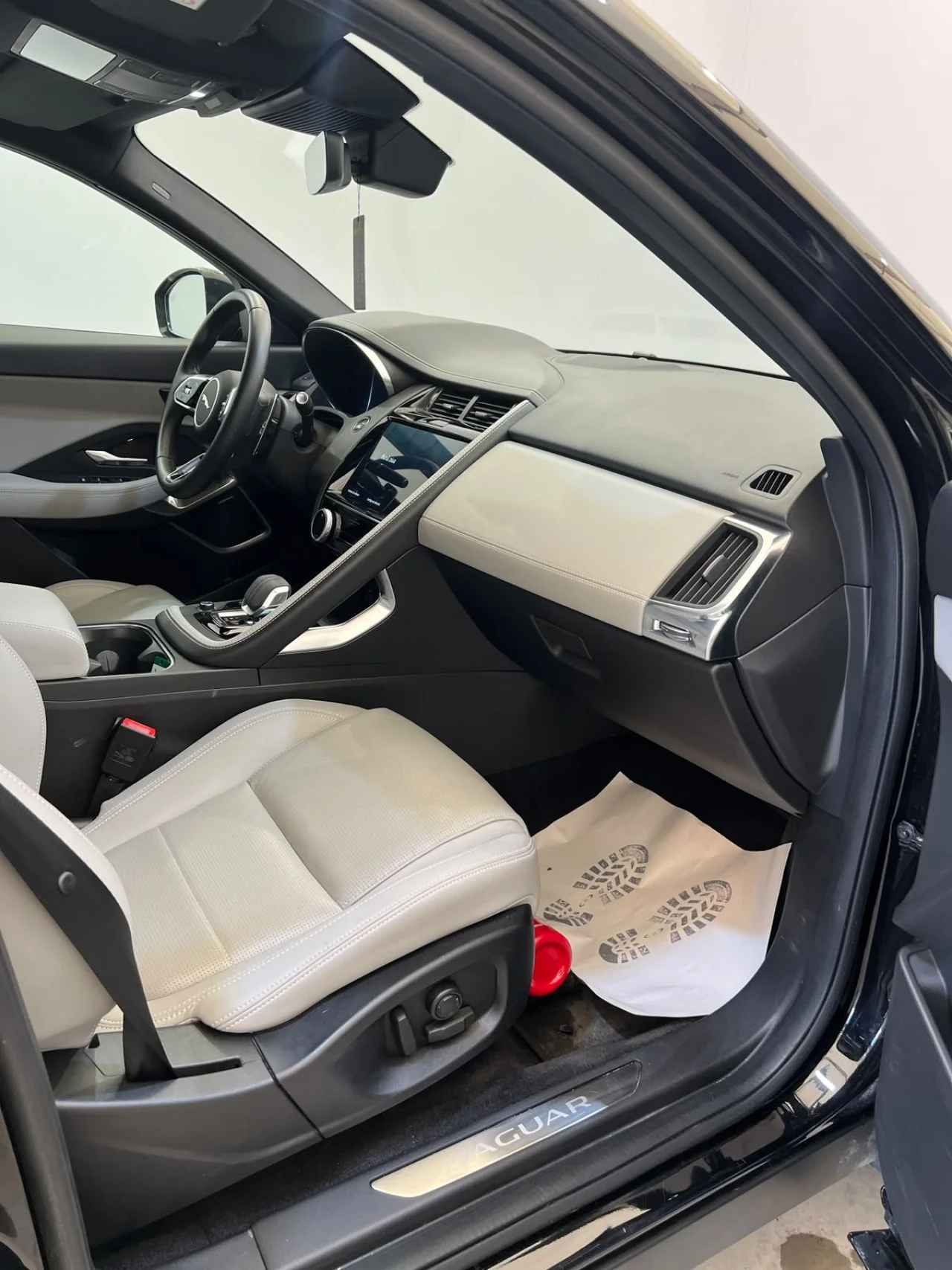 JAGUAR E-Pace în leasing operațional MOOV