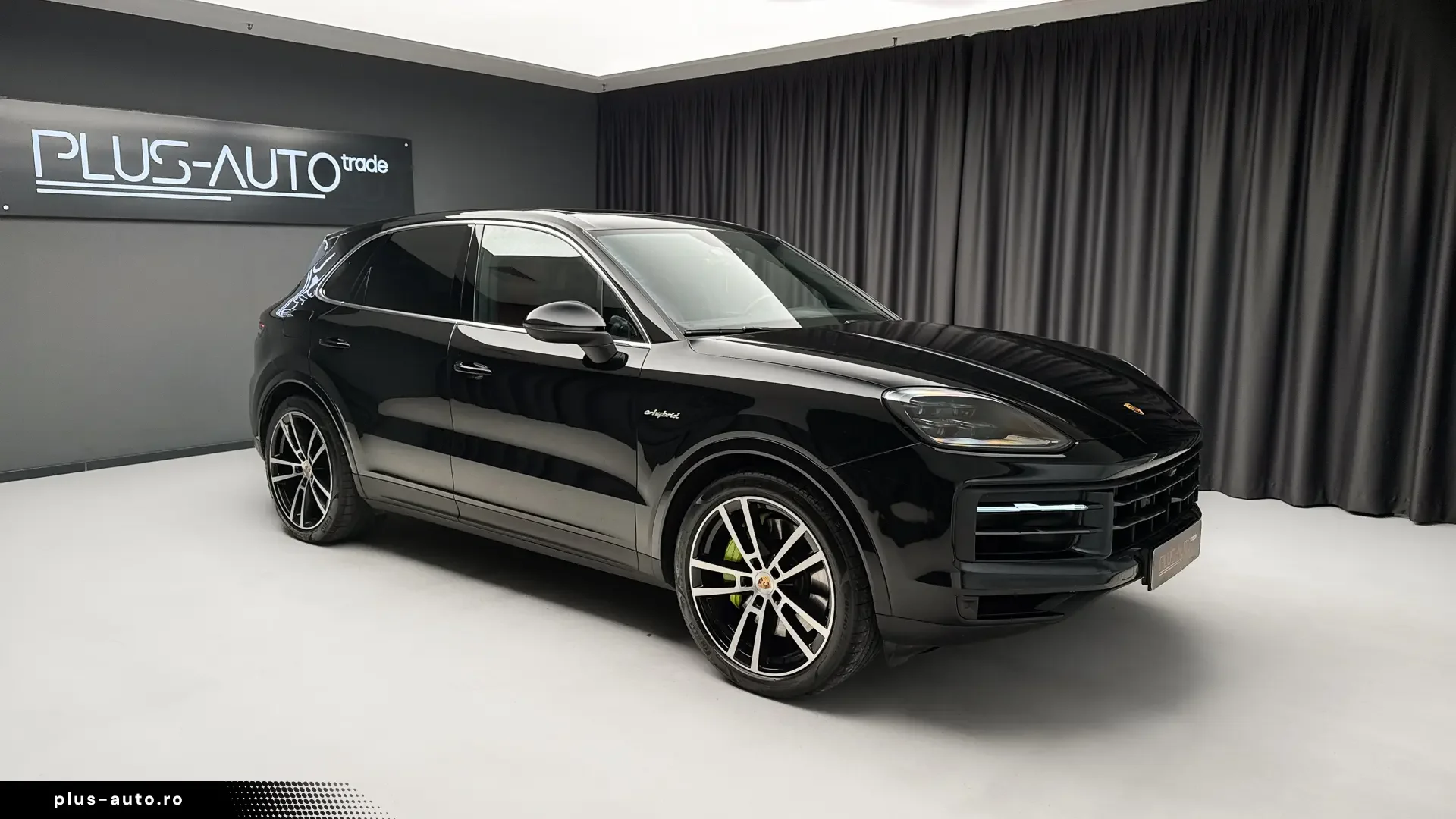 PORSCHE Cayenne în leasing operațional MOOV