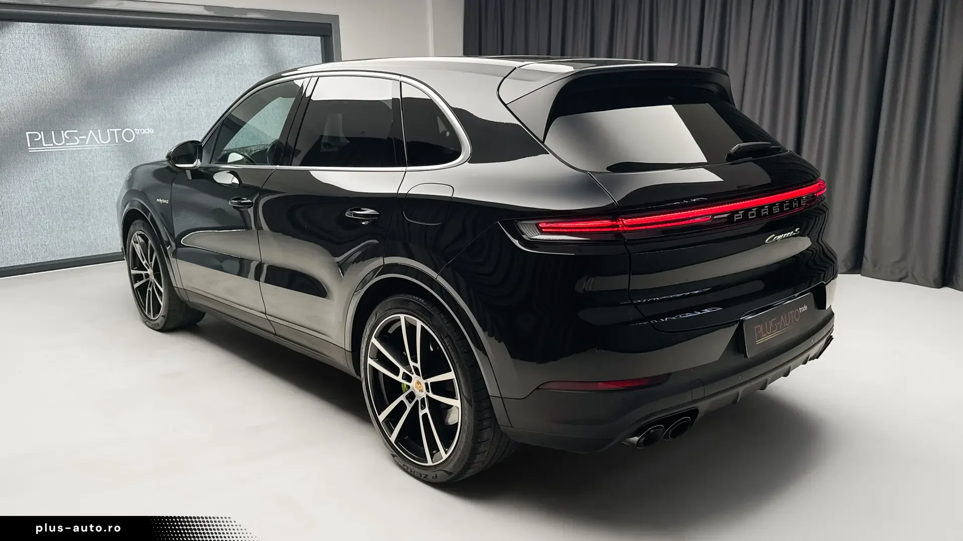 PORSCHE Cayenne în leasing operațional MOOV
