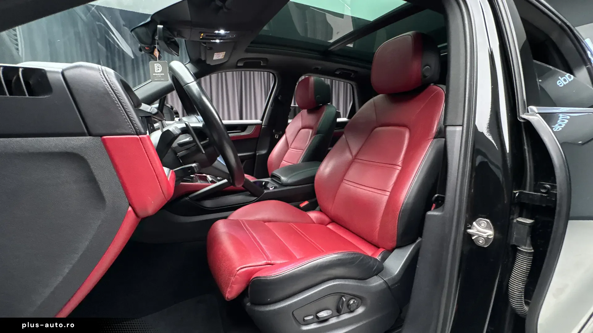 PORSCHE Cayenne în leasing operațional MOOV