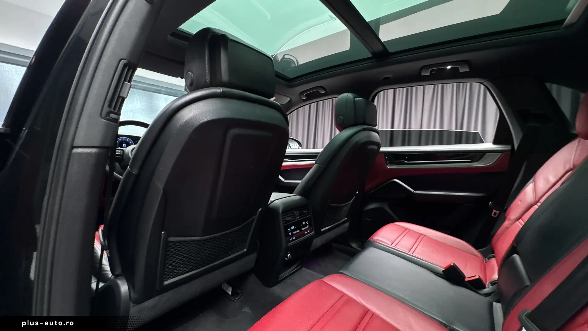 PORSCHE Cayenne în leasing operațional MOOV