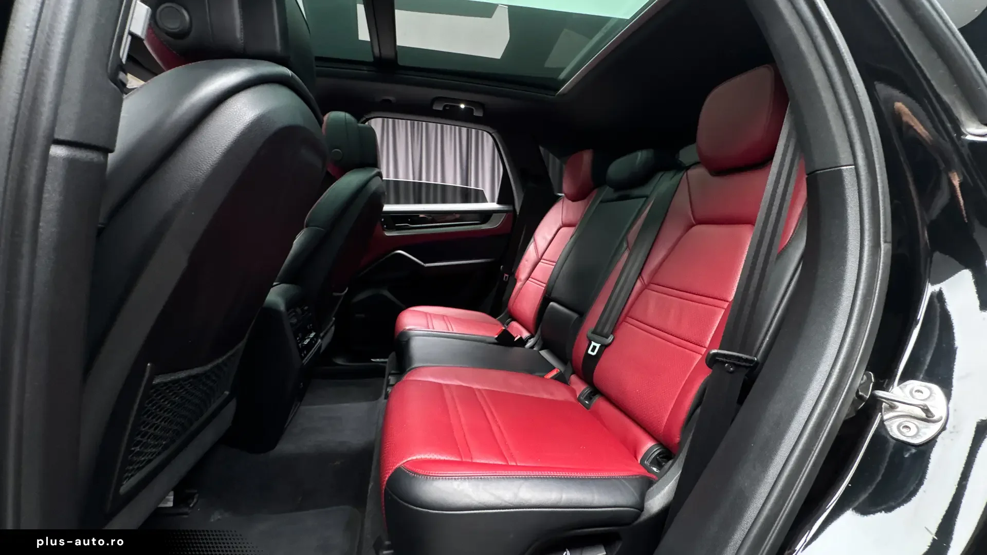 PORSCHE Cayenne în leasing operațional MOOV