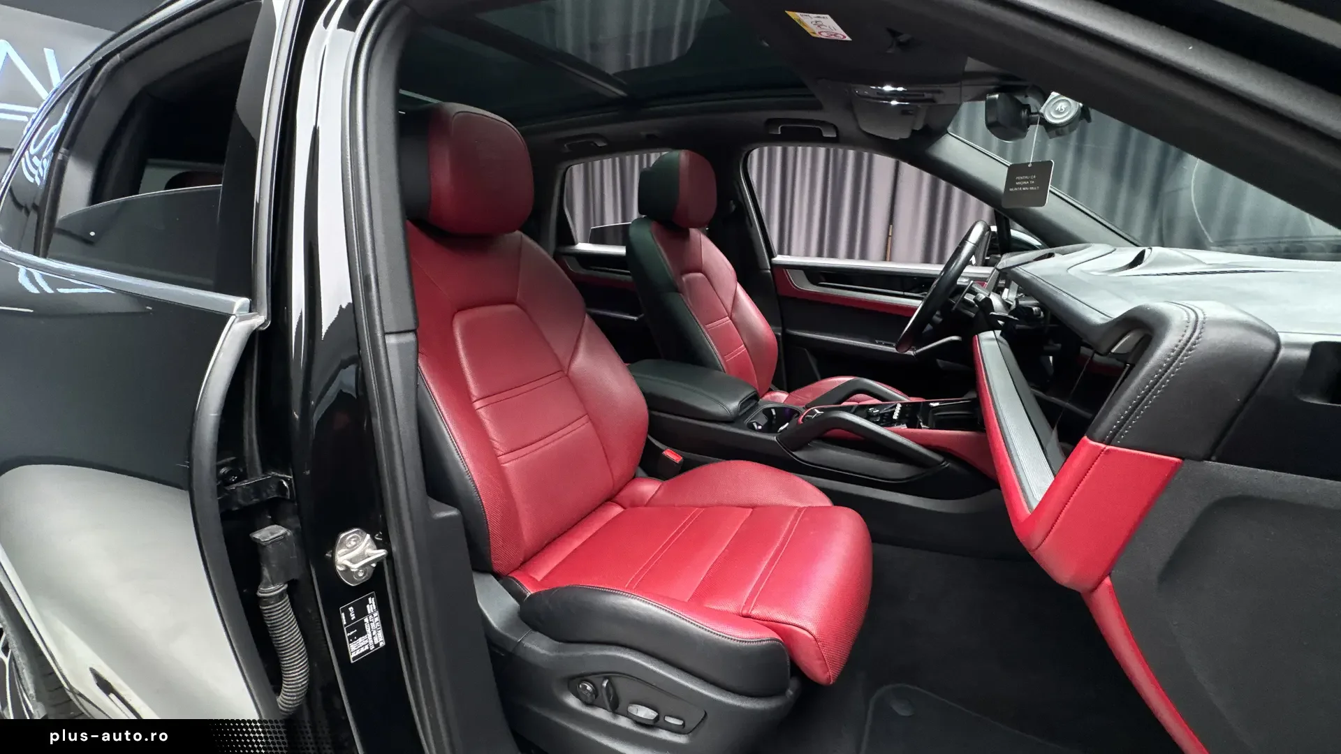 PORSCHE Cayenne în leasing operațional MOOV