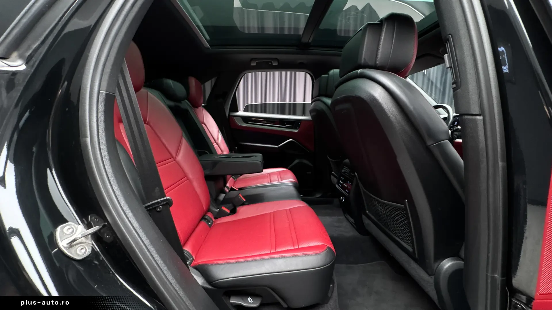 PORSCHE Cayenne în leasing operațional MOOV
