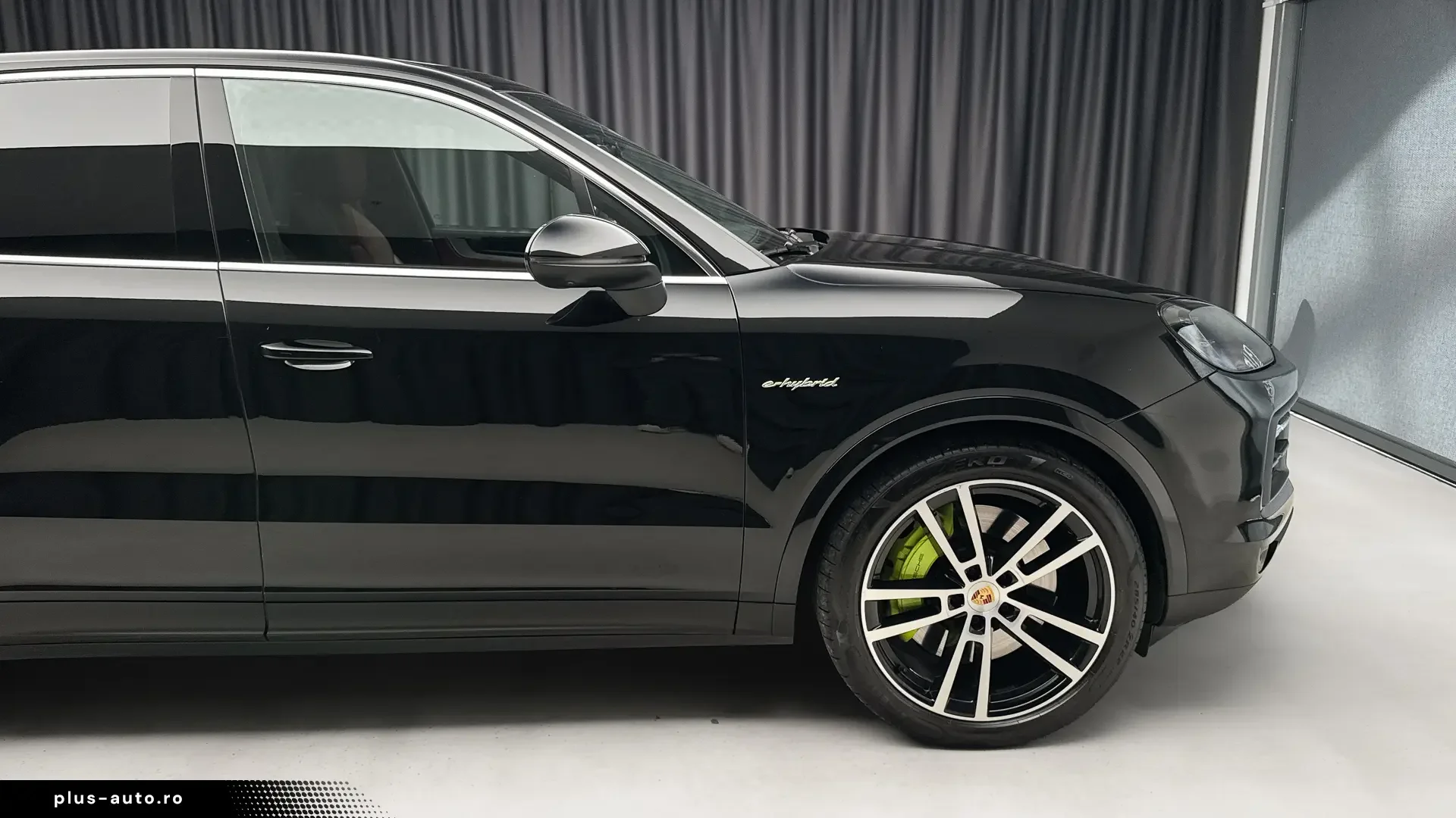 PORSCHE Cayenne în leasing operațional MOOV